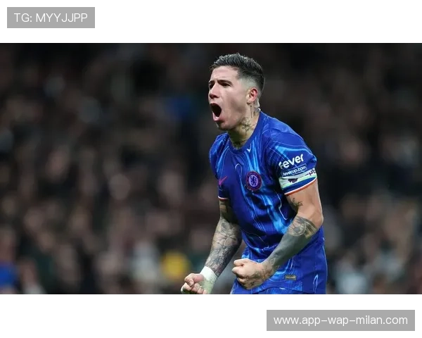 切尔西突破后倒三角,帕尔默凌空扫射破网